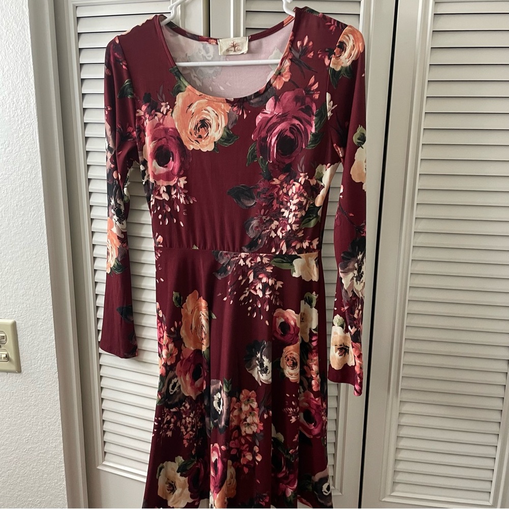 Floral pattern Long Sleeve Dress SO SOFT new but no tags size small